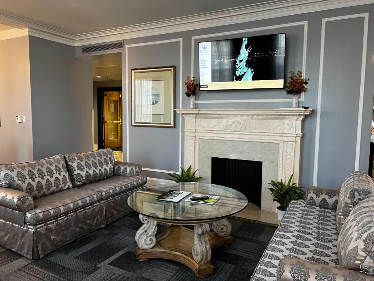 Elegant hotel living room